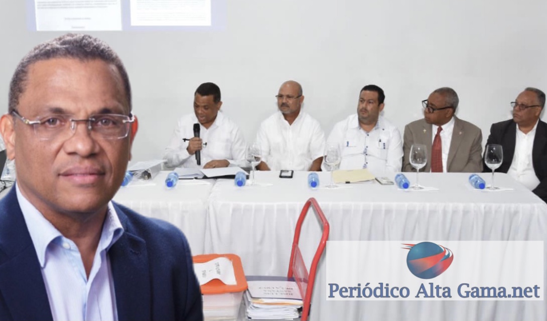 "Lic. Mérido Torres aclara su posición frente a acusaciones y anuncia licencia como director de Titulación"