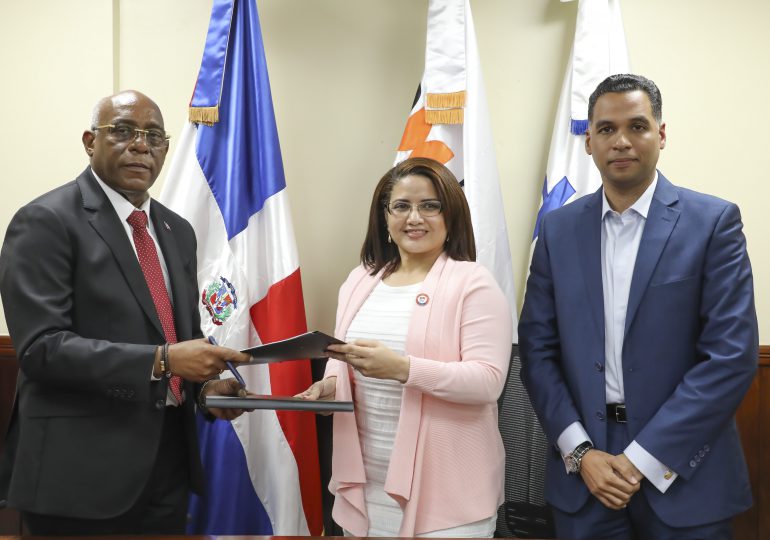 Edeeste suscribe acuerdo con representantes del Project Management Institute para desarrollar proyectos