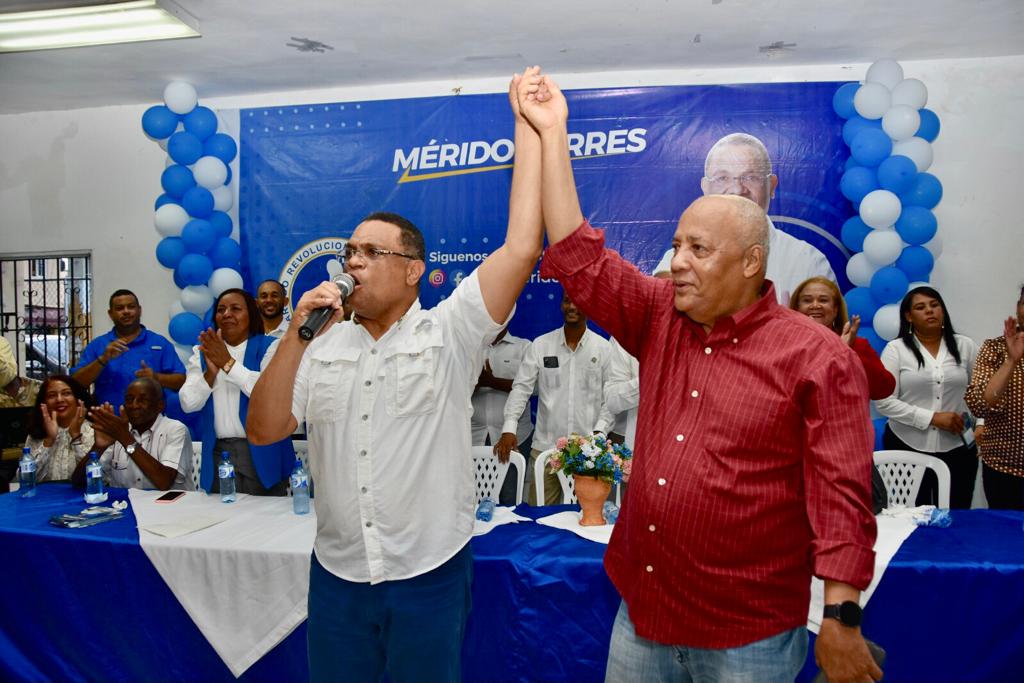 Mérido Torres concluye juramentaciones de su equipo político con la más grande estructura del municipio SDE