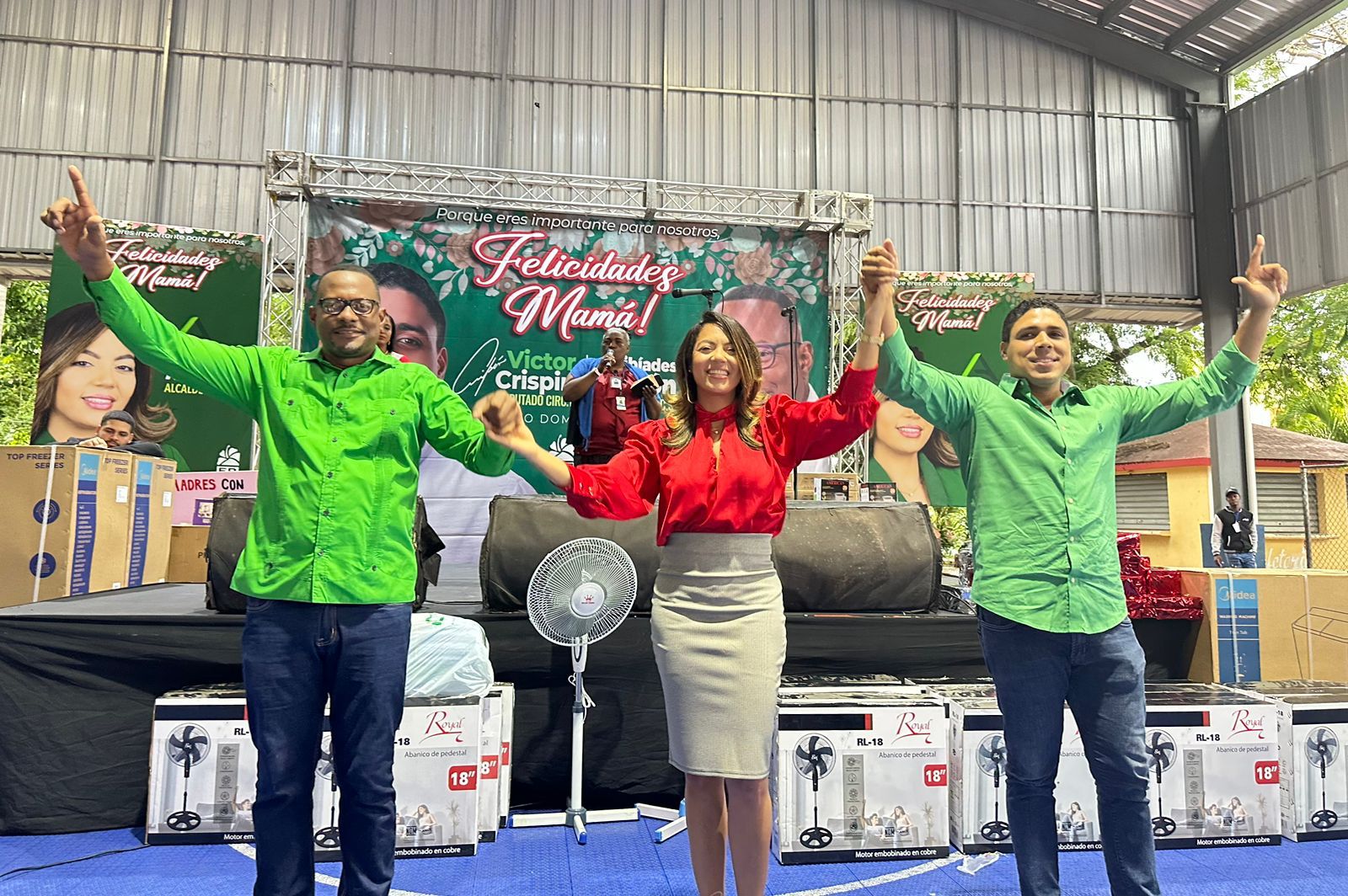 Leandra Acosta y candidatos FP celebran Dia de Las Madres