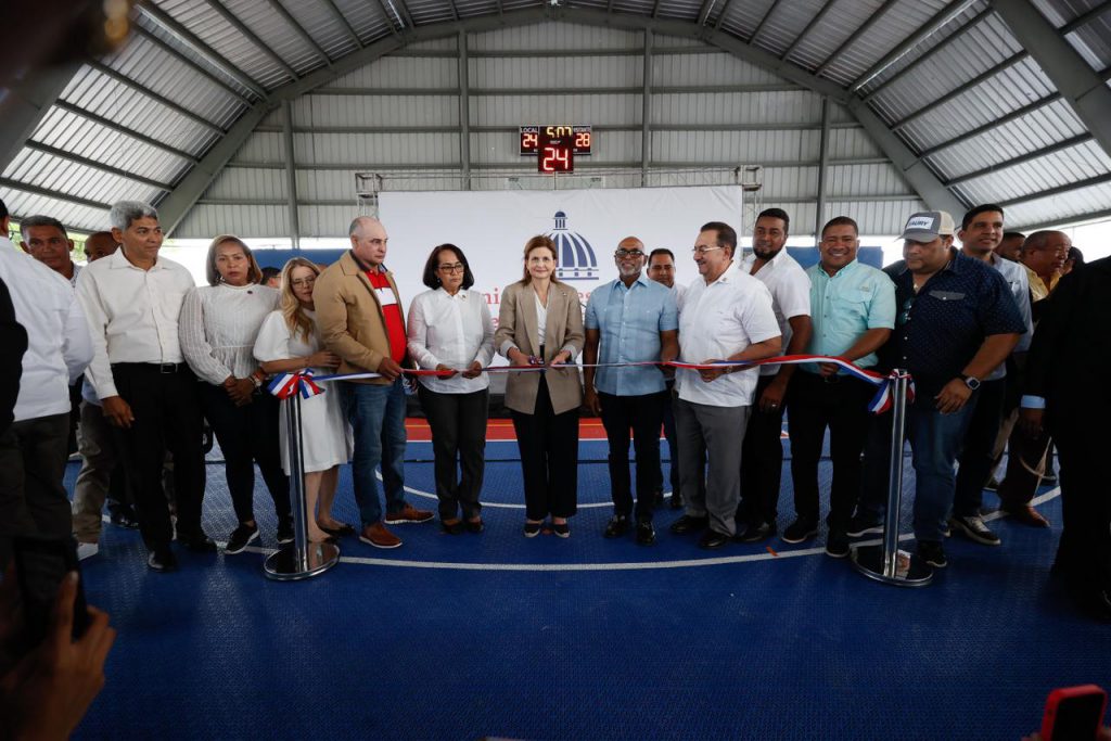 Gobierno entrega tres polideportivos en La Altagracia, El Seibo y Hato Mayor