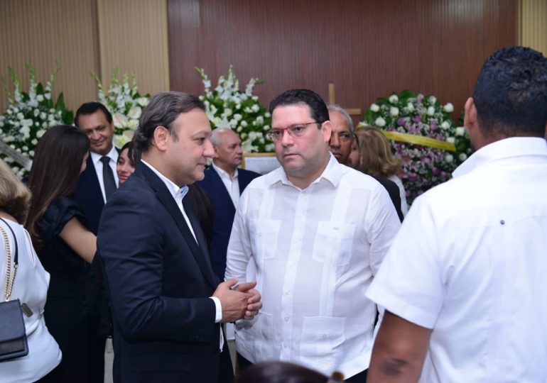 Eduardo Sanz Lovatón da pésame a alcalde Abel Martínez por muerte de su madre