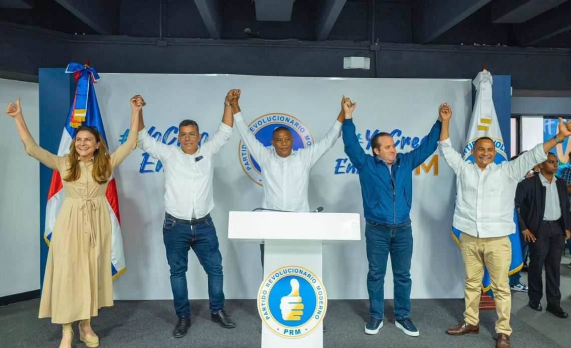 Paliza y Mejía juramentana los alcaldes de Palmar de Ocoa y Las Barias de Azua en el PRM