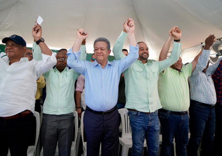 Regidores de SDN Carlos Pérez y Luis Castro se juramentan en la FP