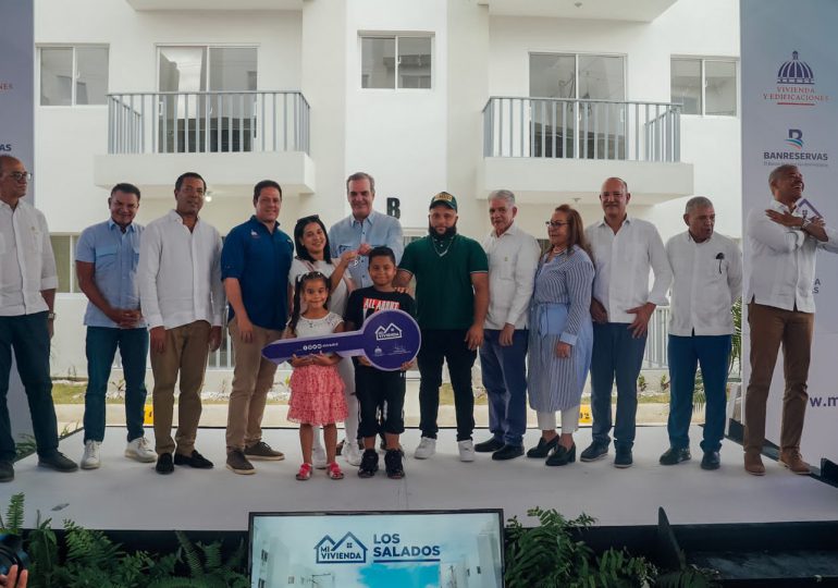 Gobierno entrega apartamentos del Plan Mi Vivienda y centro de salud en Santiago