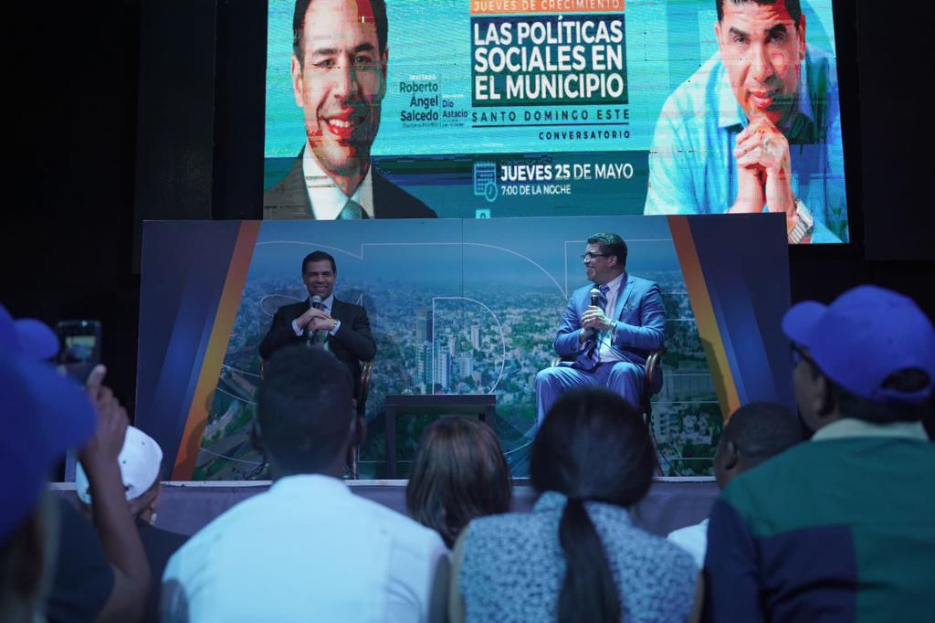 Dío Astacio y Roberto Ángel Salcedo conversan sobre próximos proyectos de políticas sociales en SDE