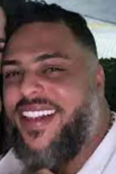 Detienen nuevamente a Warner Tavares (El Gallero), pareja de Amelia Alcántara, debido a otro caso pendiente con la justicia.