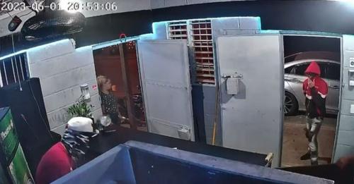 Policías matan dos asaltantes y hieren a otro tras atraco en Santiago