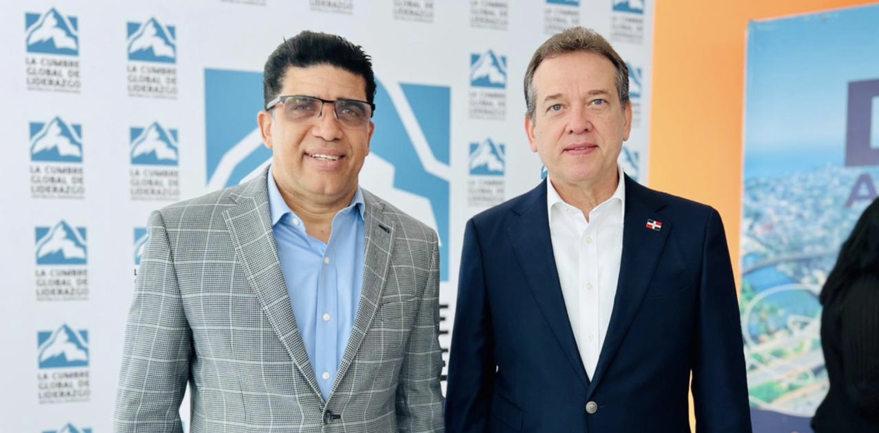 Ito Bisonó resalta cualidades de Dío Astacio durante “Cumbre de Liderazgo e influencia, Santo Domingo Este”