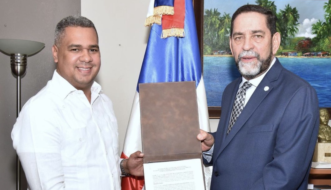Retoman acuerdo para envío de paquetería y documentos a RD