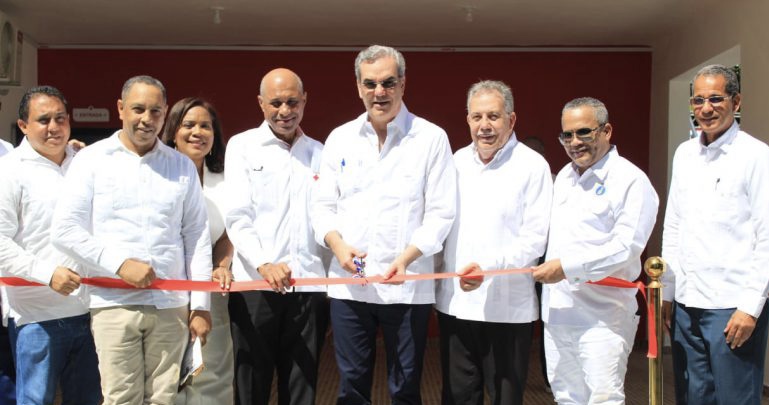 Cruz Roja inaugura con la presencia del presidente Luis Abinader moderno local para la filial en Bonao