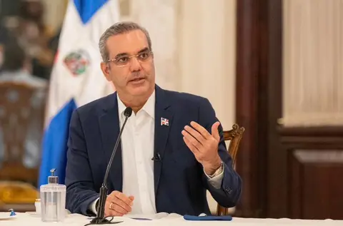 Abinader crea comisión para revisar contratos suscritos por el CEA antes del 2016