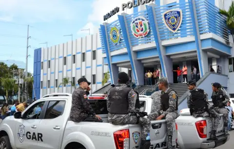 Abinader se reúne con altos mandos policiales y militares para pasar balance a medidas contra la criminalidad
