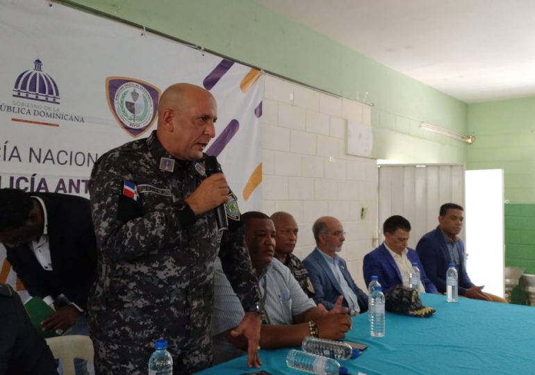 Dirección de Antipandillas imparte charla en Los Frailes
