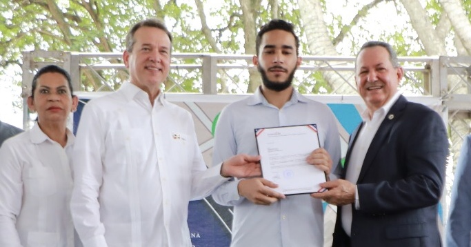 VIDEO: EN RUTAS MIPYMES: GOBIERNO ENTREGA RD$85 millones en Moca