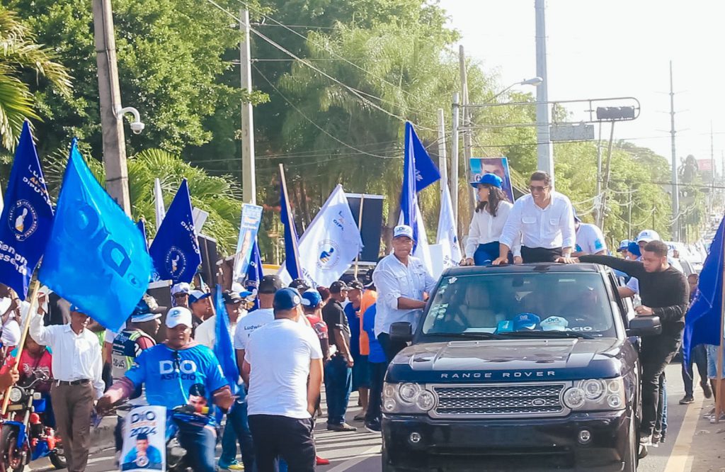 Dío Astacio realiza caravana en Santo Domingo Este