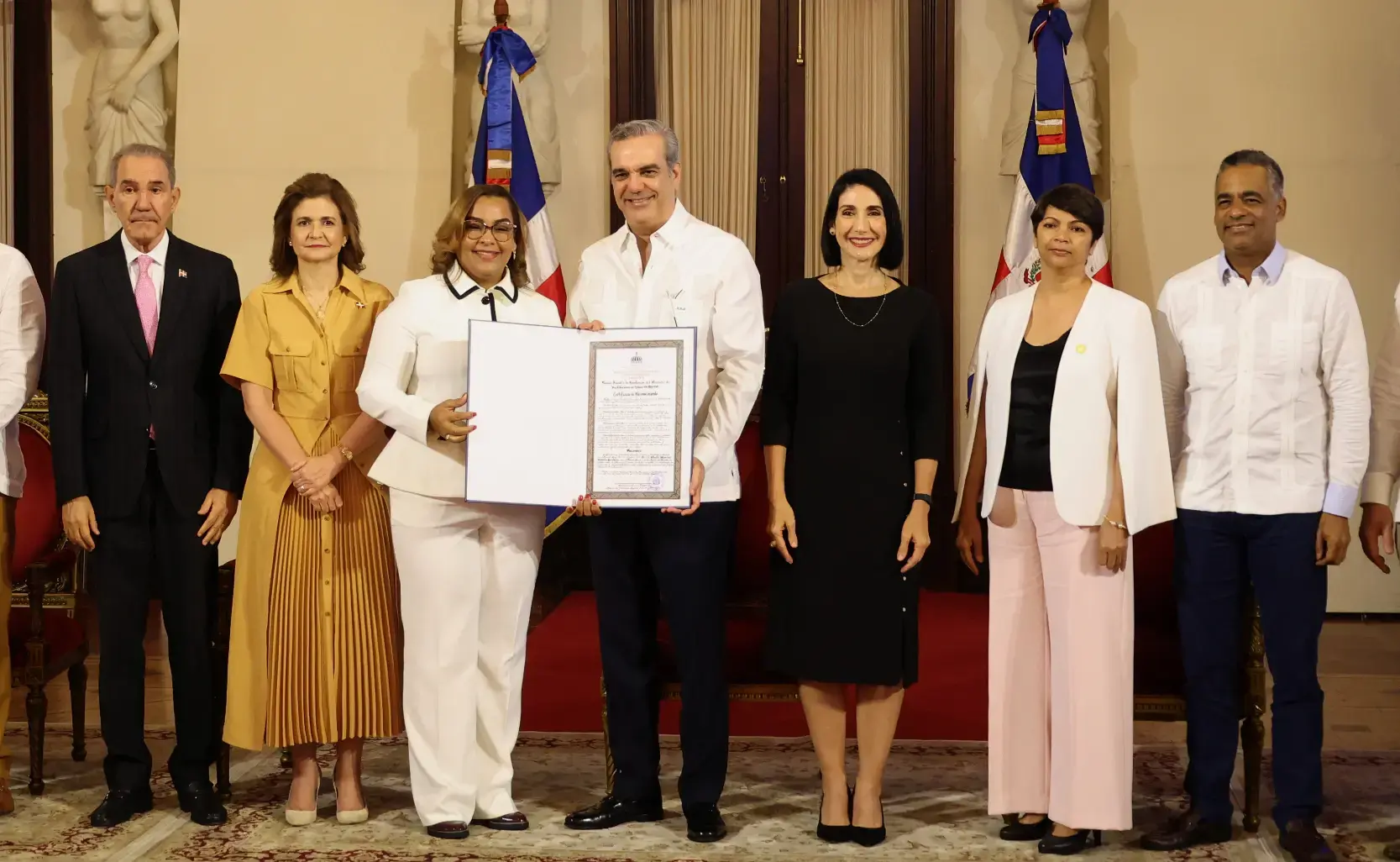 Gobierno reconoce docentes