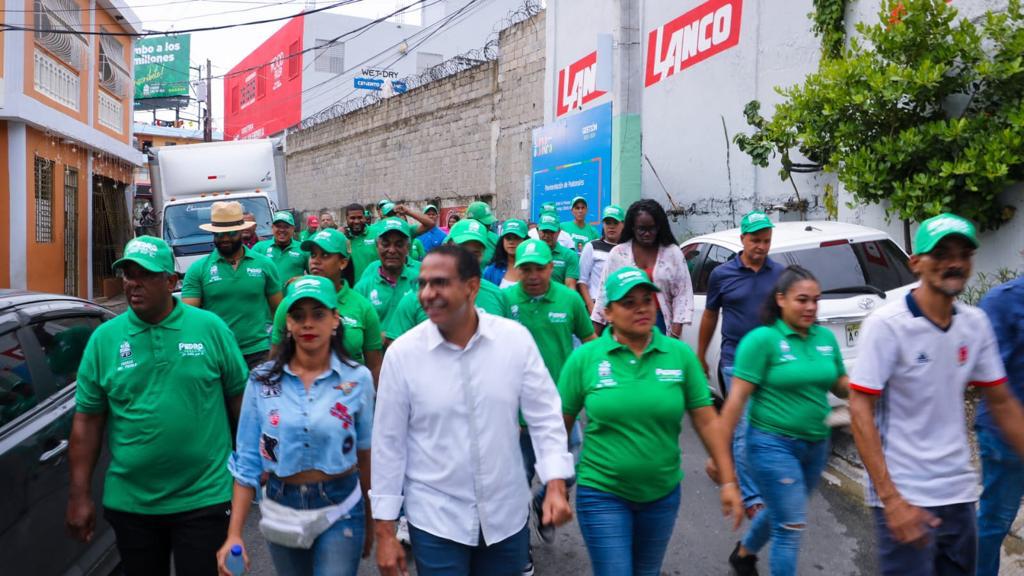 Pedro Jiménez da inicio a su precampaña en recorrido en Los Próceres