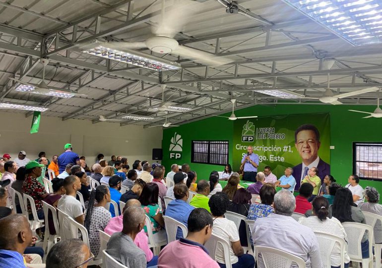 POLÍTICA Dirigente de FP Luis Hernández proclama candidatura de Leonel Fernández