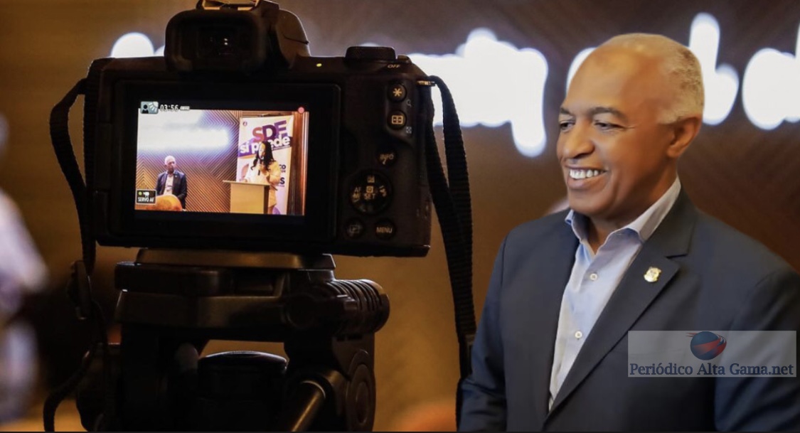 Bertico Santana, precandidato a alcalde PRM, realiza encuentro con la prensa de Santo Domingo Este