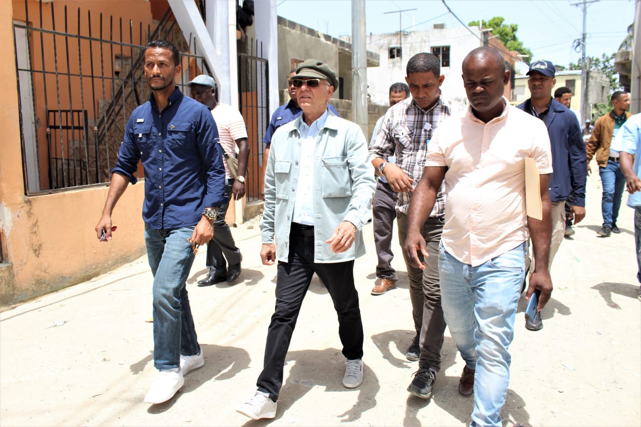 VIDEO: Alcalde Manuel Jiménez realiza amplio operativo en el sector Villa Esfuerzo