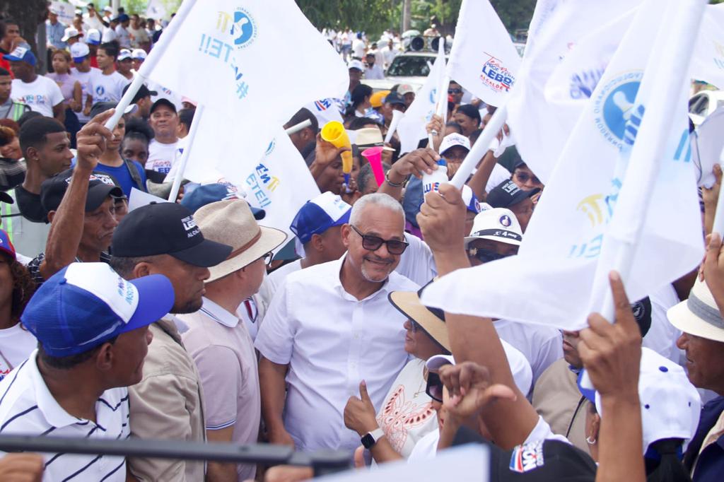 Militantes del PRM en Los Alcarrizos marchan para exigir que la candidatura a la Alcaldía sea para uno de sus miembros