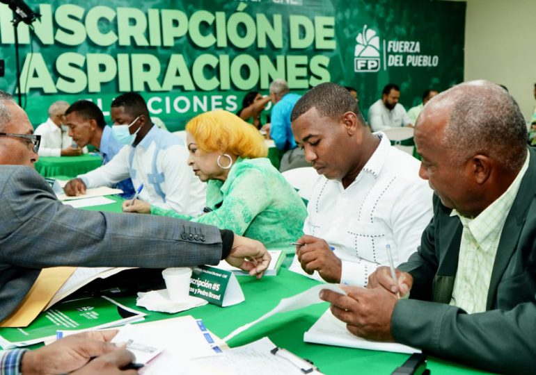 POLÍTICA Aspirantes de la Fuerza de Pueblo acuden en masa a formalizar inscripción