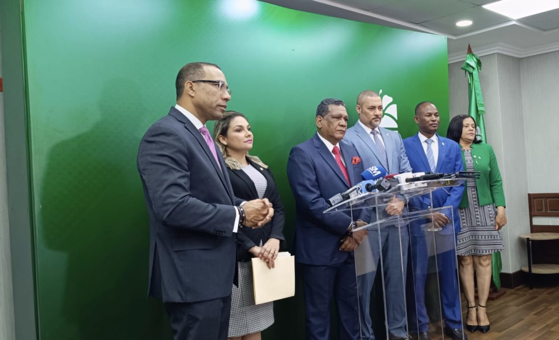 FP establece postura sobre el tema CC y deposita informe disidente ante el Pleno