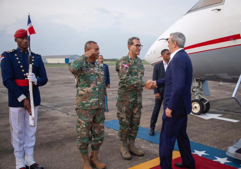Presidente Abinader llega al país tras participar en Cumbre Unión Europea-CELAC