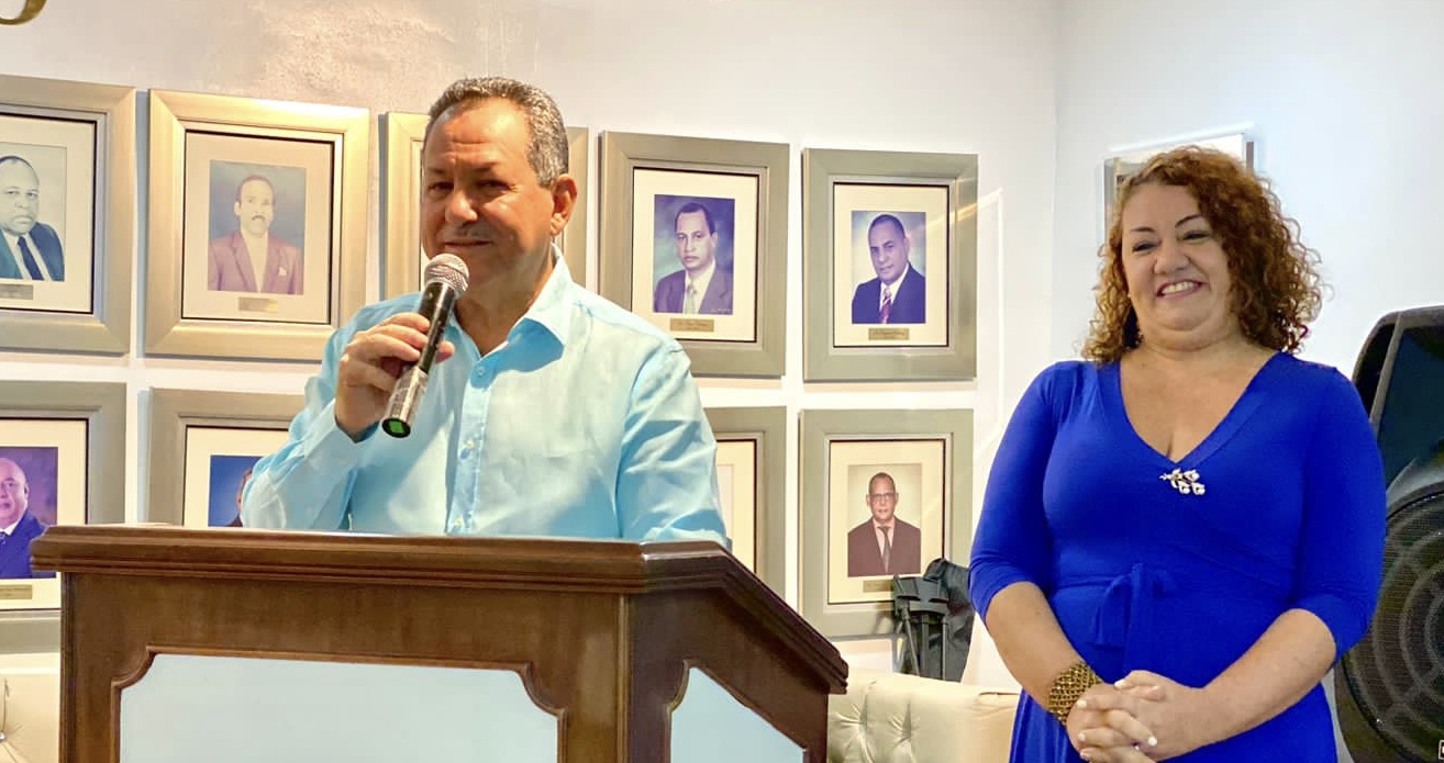 "Conferencista internacional Leticia Centirion y Porfirio Peralta imparten capacitación sobre inteligencia emocional a líderes políticos del PRM en Santo Domingo Este"