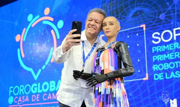 Leonel Fernández propone introducir Inteligencia Artificial para transformar la educación dominicana
