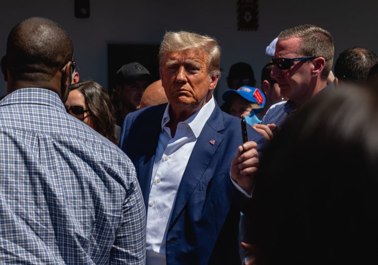 Trump queda libre 30 minutos luego de ser arrestado y fichado