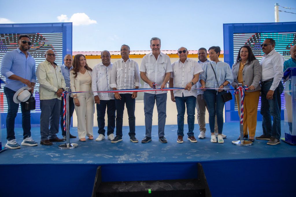Abinader deja iniciados trabajos de rehabilitación Puerto de Manzanillo; asiste a 5 inauguraciones en Valverde y Montecristi