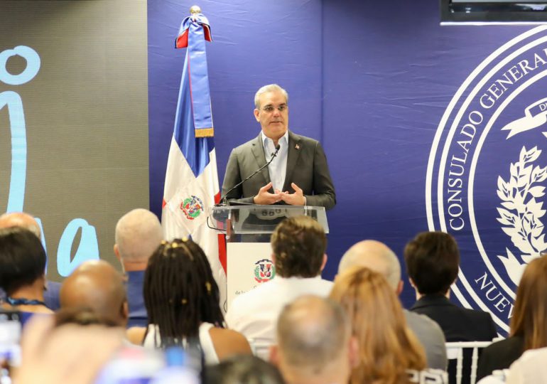 Luis Abinader anuncia a comunidad dominicana en el exterior lanzamiento del programa Viviendas Familia Feliz