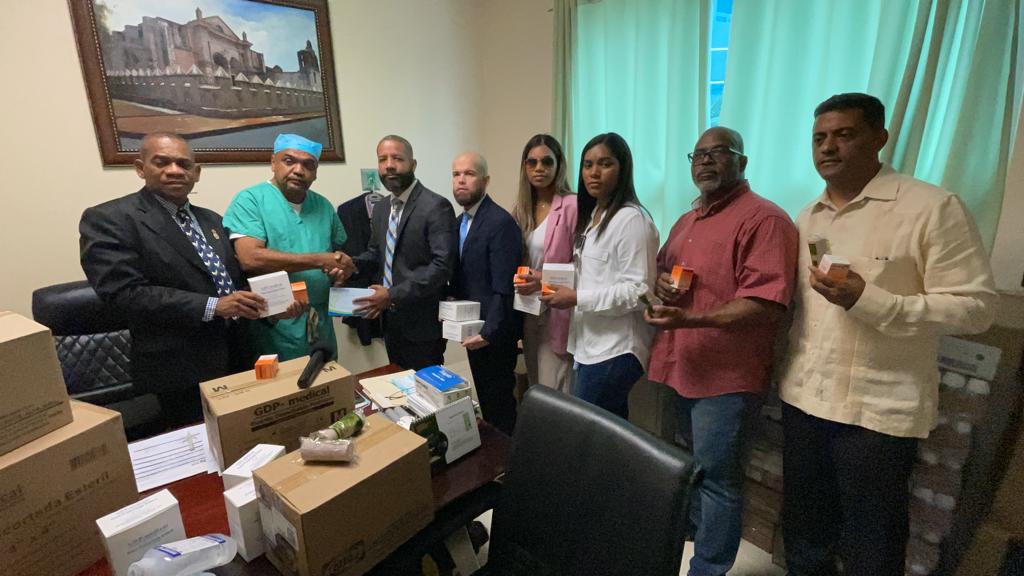 La Unión Internacional de Oficiales y Civiles de Dominicanos residentes en Nueva York, donaron insumos médicos para los pacientes quemados por la explosión en San Cristóbal