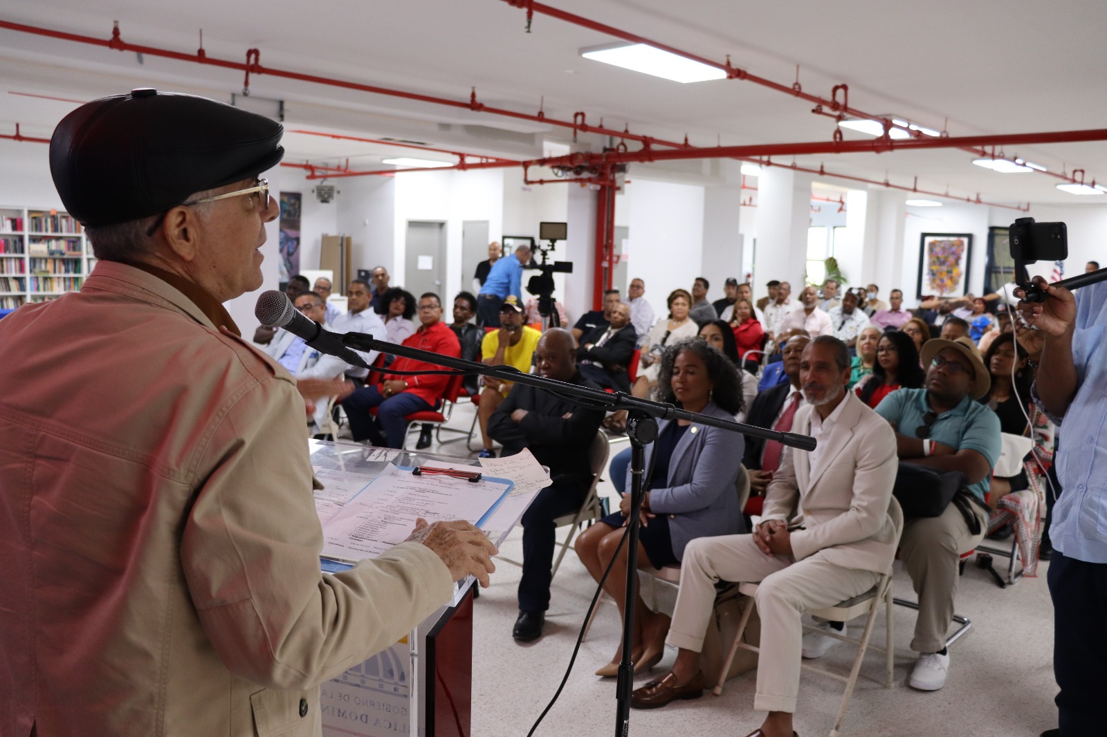 Ayuntamiento Santo Domingo Este creará oficina de apoyo dominicanos en el exterior