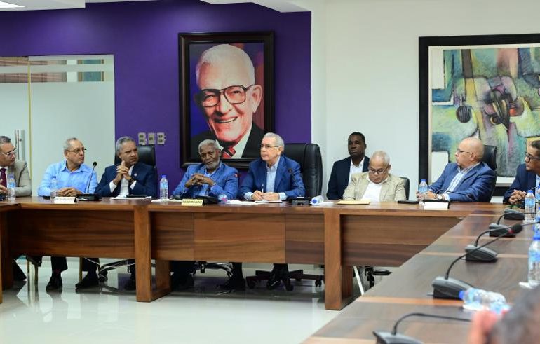 Danilo encabeza reunión con dirigentes del PLD de EEUU y pasa balance a situación política actual