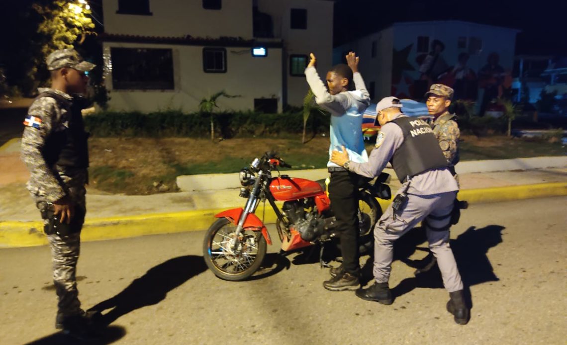 PN Cibao apresa cuatro personas y les ocupa armas, motocicletas y droga