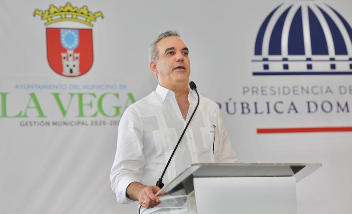 Abinader inauguró 11 obras y entregó 64 apartamentos en Bonao, la Vega y Santiago este fin de semana