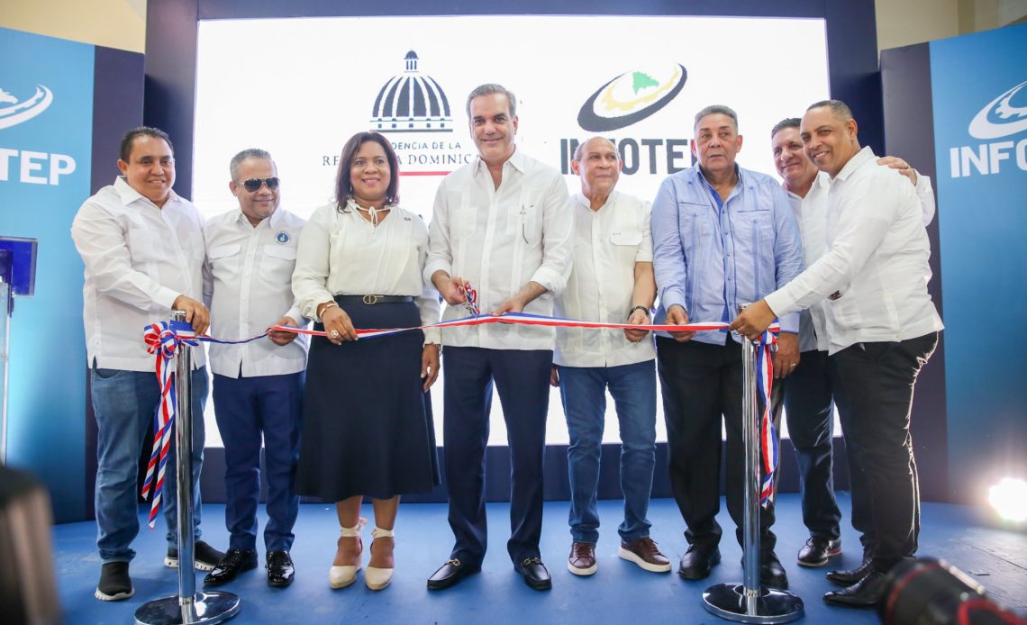 Presidente Abinader inaugura centros técnicos comunitarios de Infotep en Sabana del Puerto y Maimón