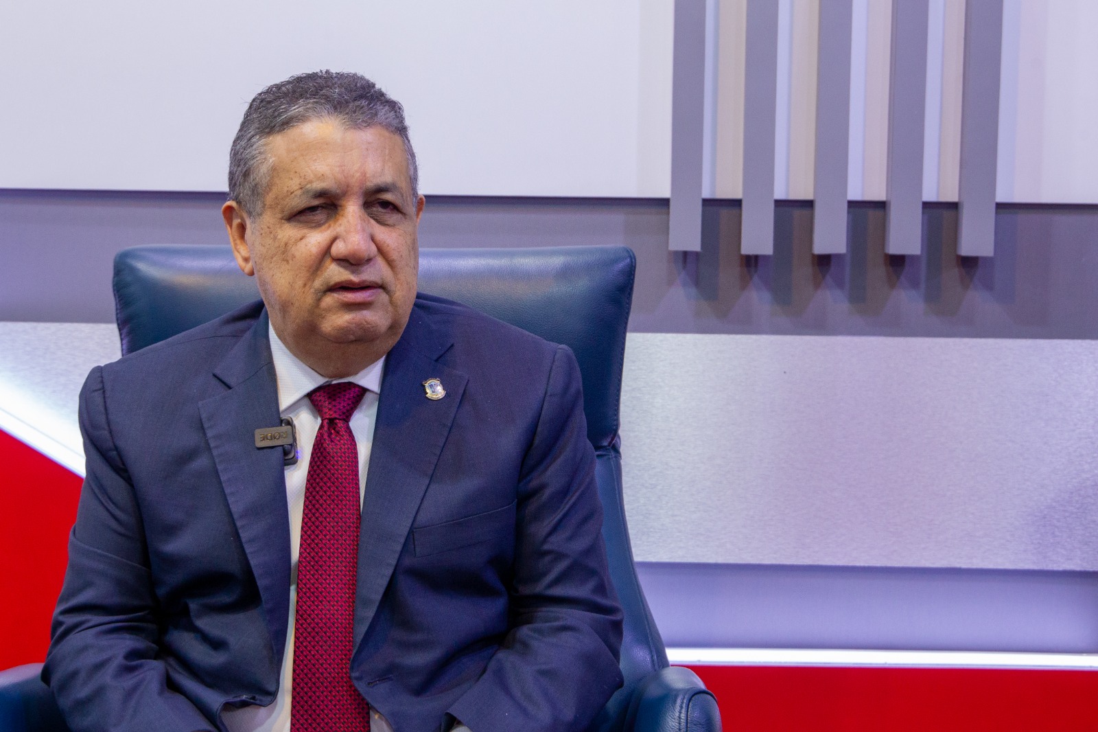 Diputado Gustavo Sánchez expresa preocupación por compra de equipos antimotines para la policía escolar