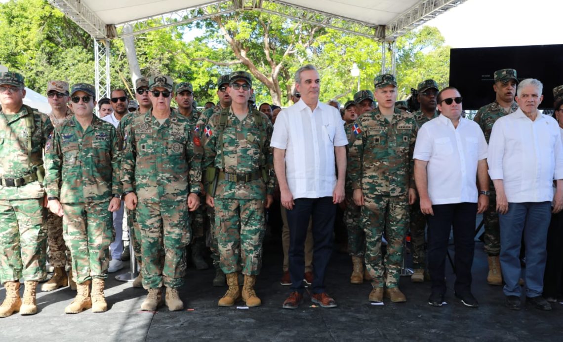 Abinader inaugura base aérea y tres destacamentos navales en Barahona