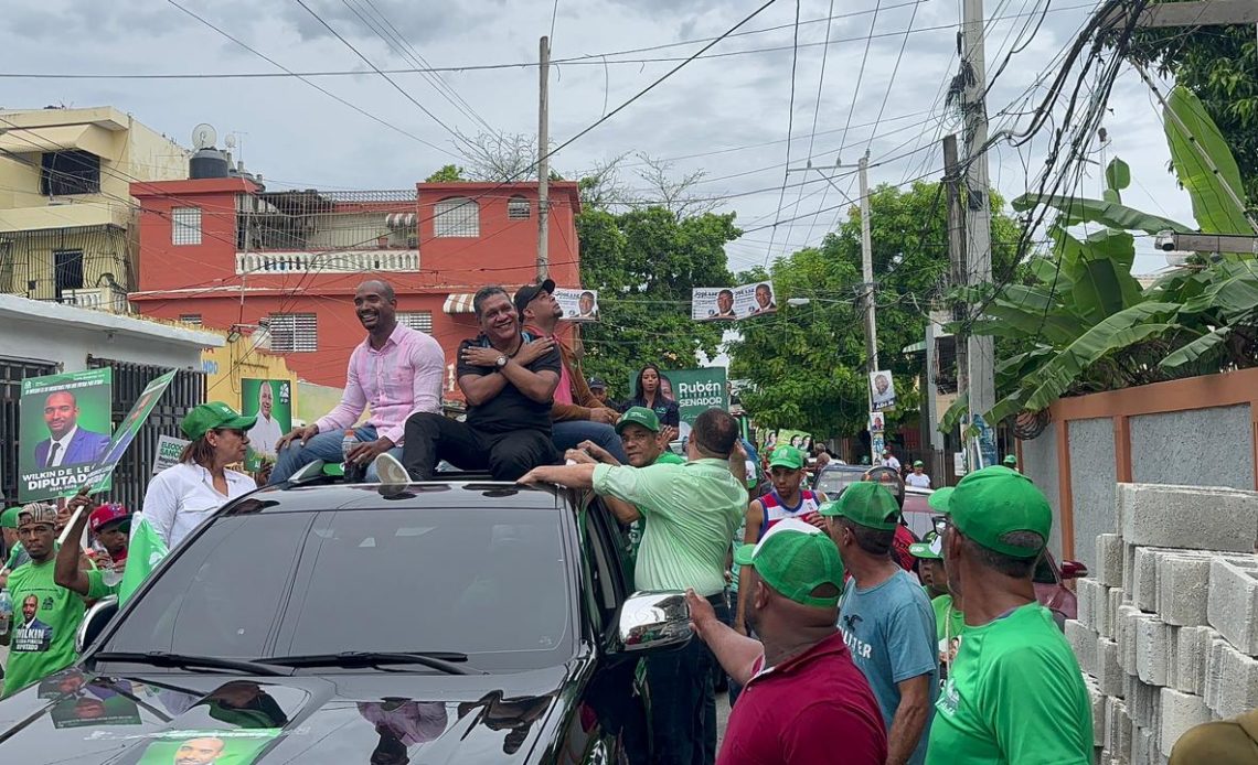 Fuerza del Pueblo realiza marcha caravana en Santo Domingo Este