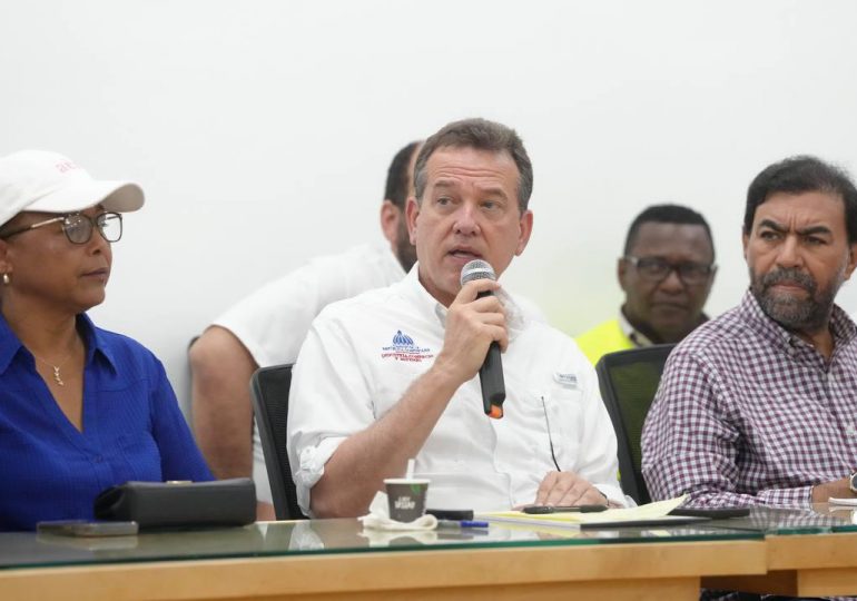 Ministro Ito Bisonó anuncia sesión permanente con comerciantes de la frontera