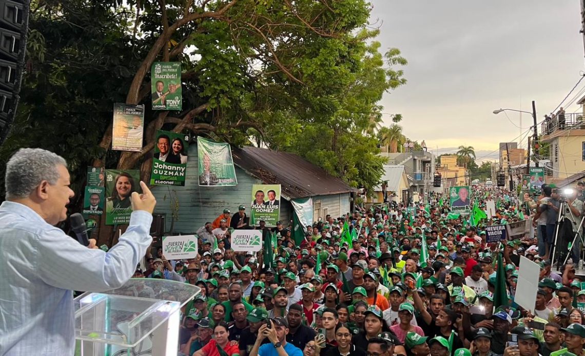 Leonel realiza actividades multitudinarias en Línea Noroeste