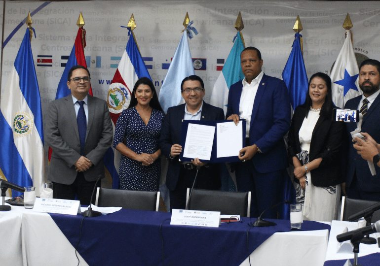 Agencias gubernamentales CA y RD firman acuerdo para proteger consumidores en comercio electrónico