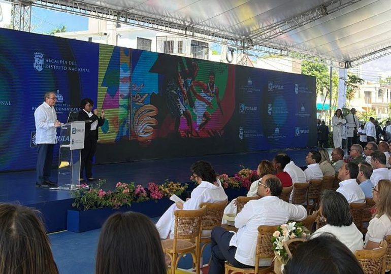 Presidente Abinader, Carolina Mejía y el Banco Popular inauguran parque Velazcasas en Miramar