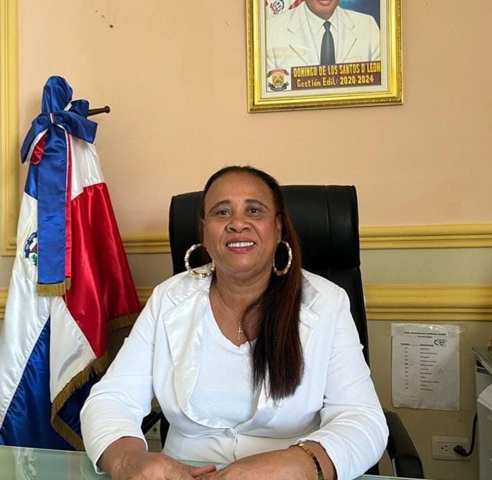 Alcaldesa Vicente Noble renuncia del PLD