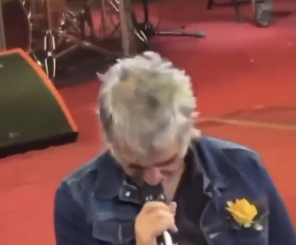 Alejandro Fernández ofreció concierto borracho y se quedó dormido