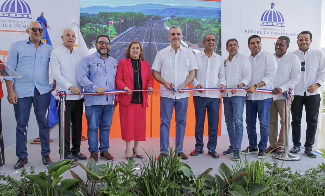 Presidente Luis Abinader deja inaugurado el puente de Pontón en la Vega